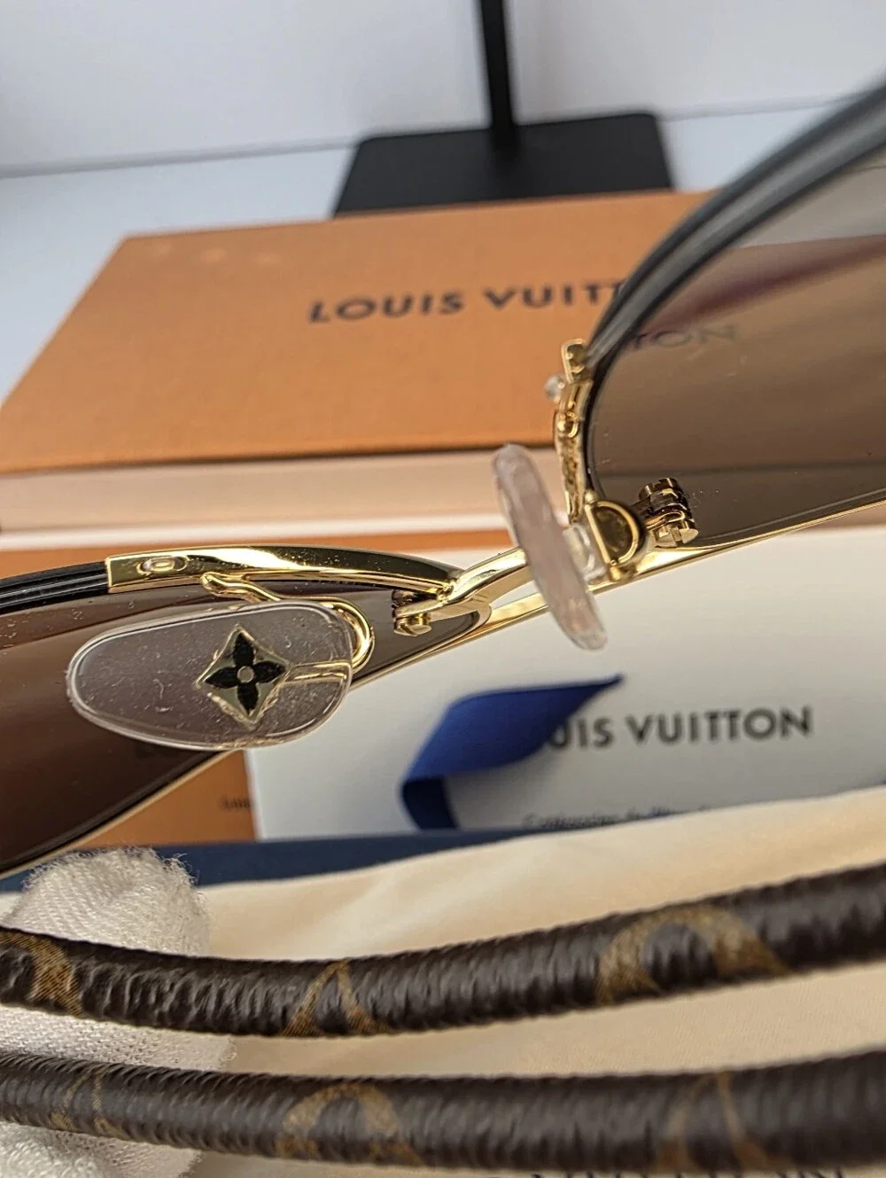 Louis Vuitton Monogram Petite Viola Pilote Aviator Sunglasses